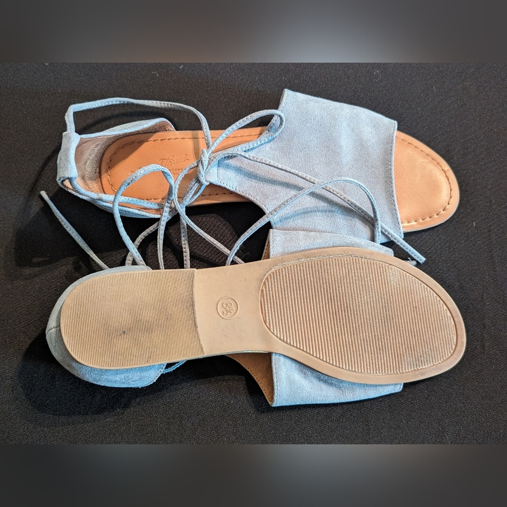 Universal Thread Lace Sandals - Picture 2 of 3